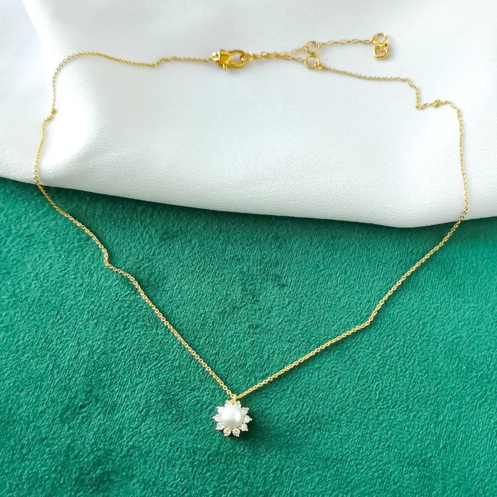 KATE SPADE Sunny Halo Gold Pearl Pendant Necklace NEW - Picture 2 of 3